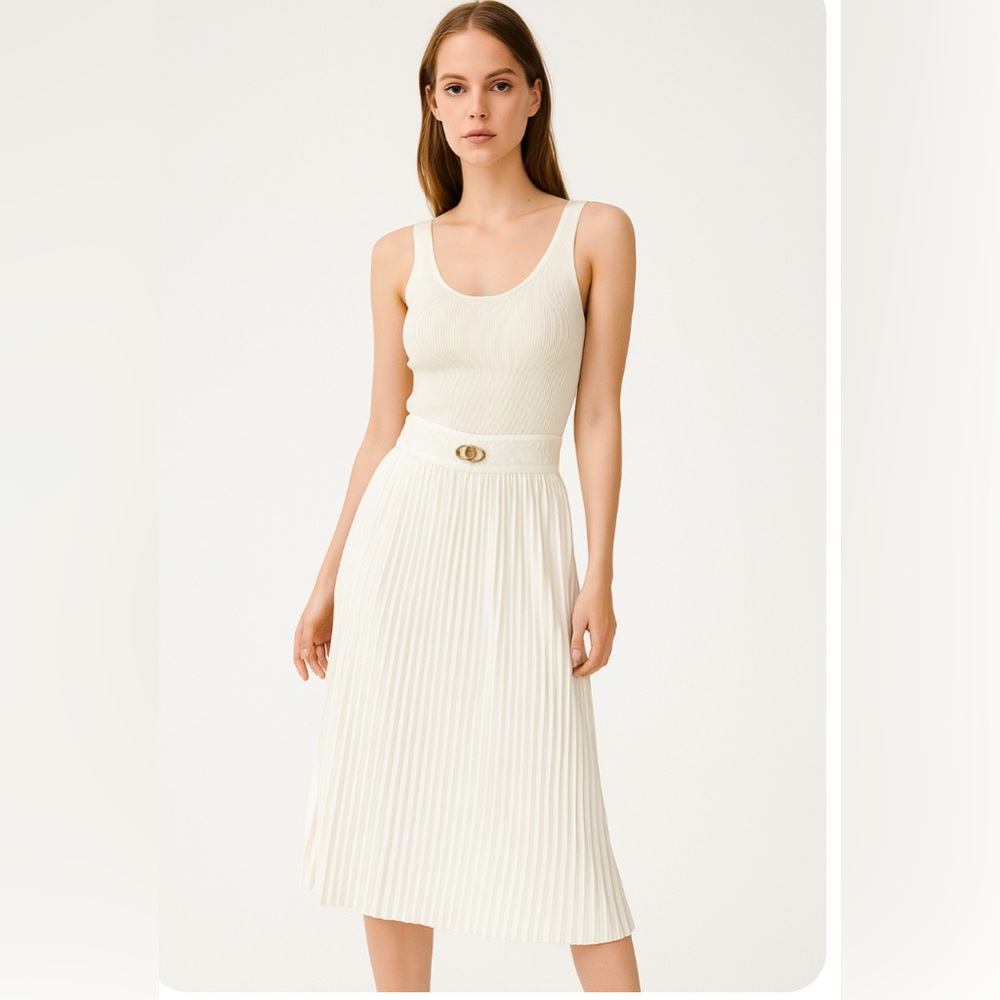 Elegant cream Pleated Skirt